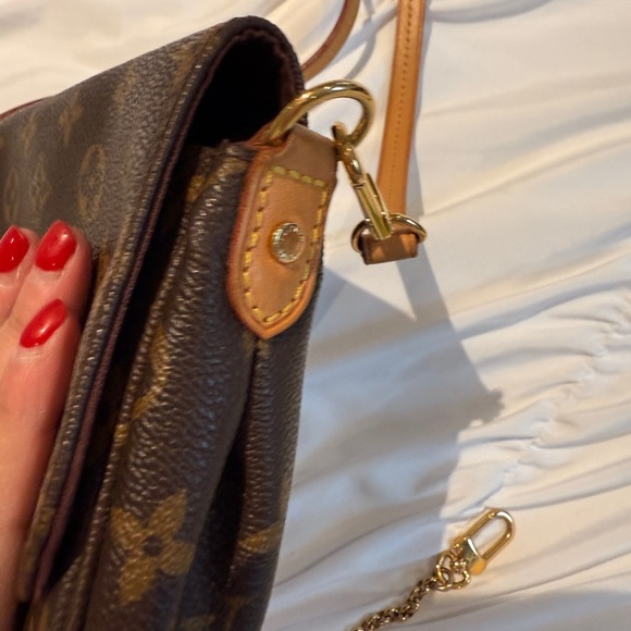 Louis Vuitton FAVORITE Rare Monogram Crossbody / Clutch Gold Chain Leather Strap - Picture 4 of 12